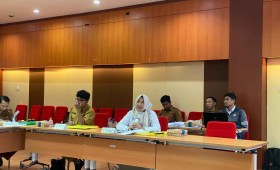 Kasi Ekobang Kelurahan Sungai Dama Serta Tim Pendamping Probebaya Mendampingi Perwakilan RT 29 Kelurahan Sungai Dama Mengikuti Kegiatan Presentasi Probebaya Award